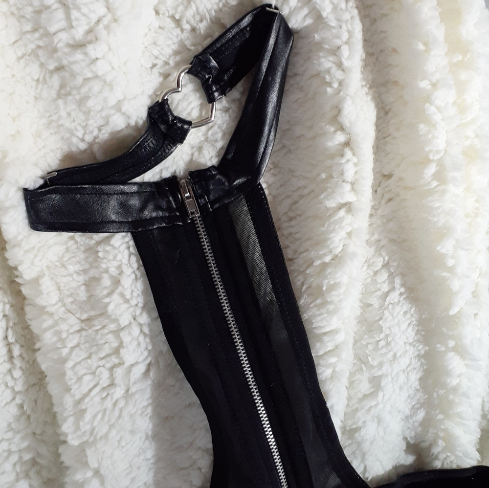 Faux Leather Zip Corset w/Heart Choker